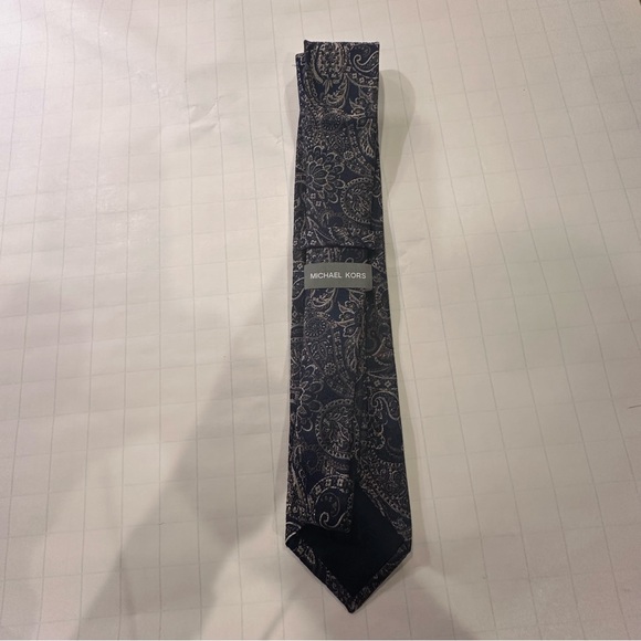 Mickeal Kors Men’s Dress Tie Navy and Gray - Picture 5 of 5